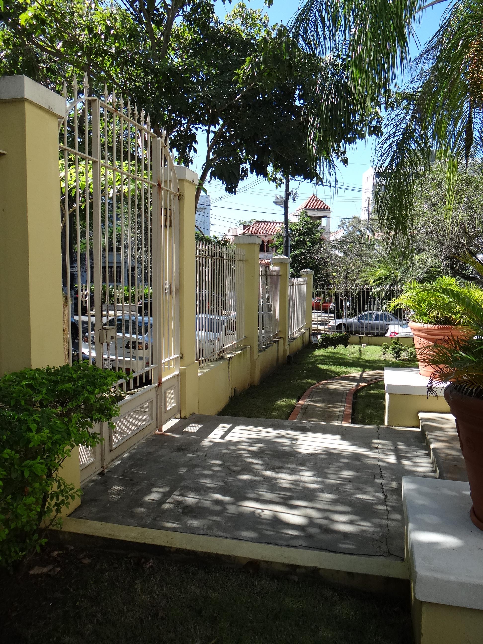 Casa La Giralda - Avenida Miramar, esquina calle Marti 651 - San Juan (Miramar) - 2014 00077